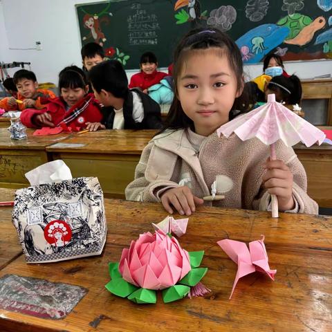 巧手生花，创意无限——文艺小学三三班个性化作业展示