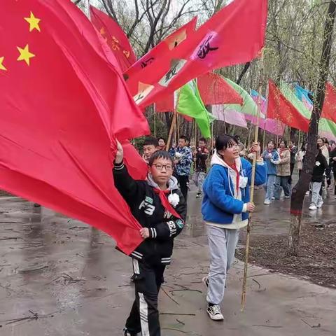 缅怀革命先烈，弘扬时代精神--六家村开展清明节祭扫活动