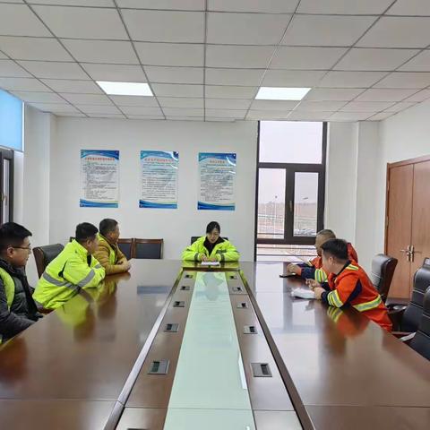 新兴隆山养护工区春节前消防设备使用培训