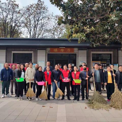 公墓管理部开展“穿靓红马甲”志愿者服务活动