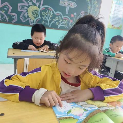 童声朗朗染书香—南牛小学一年级快乐阅读