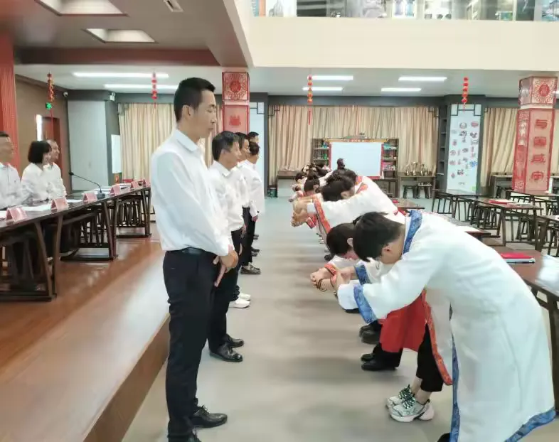简篇-青蓝同辉育桃李 薪火传承谱华章
——岳普湖县第三小学开展师徒结对活动