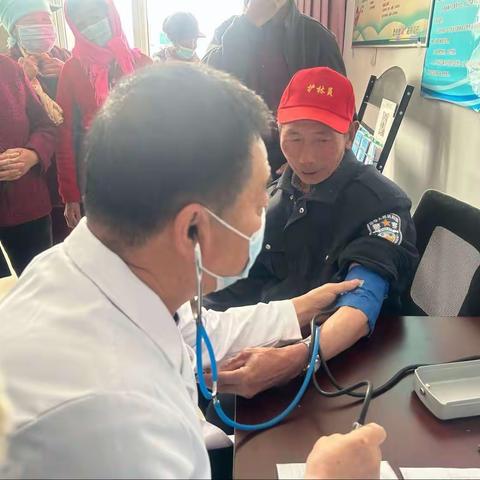 慢病随访零距离 入户送医暖人心