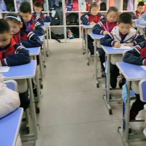 练中国书法 承传统文化