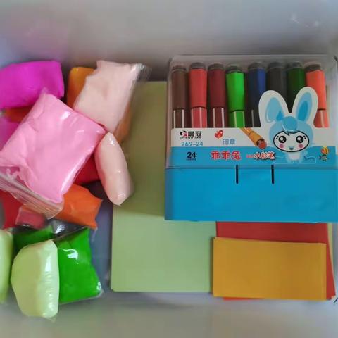 中班艺术活动《春天的小书》——三十里铺镇中心幼儿园中二班