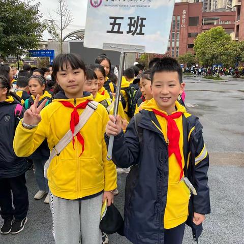 两江新区金州小学六年级五班感知科技创新 . 争做品样少年主题研学活动