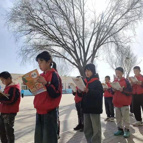 不负满目春色美 共享阅读好时光——纵目中心校经典诵读
