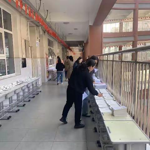 作业展评显风采 相互交流促提升——河津市实验小学开展一年级优秀数学作业展评活动