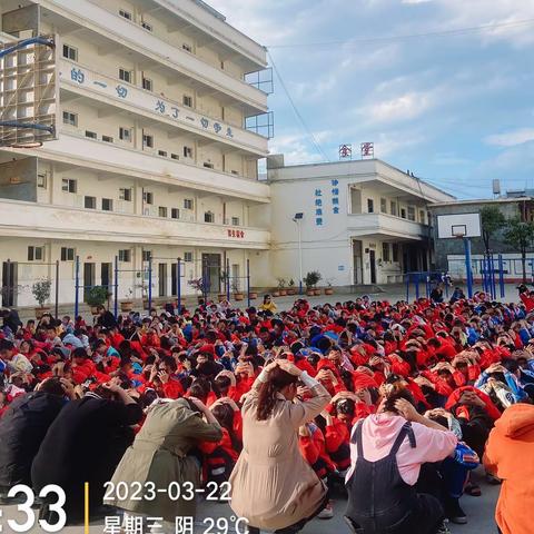 应急有方，临“震”不慌——记文山市平坝镇中心学校平坝小学地震逃生演练活动