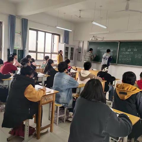 “听课中收获，评课中成长” ——刘佃庄小学教研活动纪实