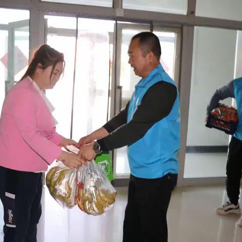 昌盛社区组织党支部、妇联组织辖区银发工作室豫剧队员开展“豫剧走进敬老院     孝亲敬老在行动”活动