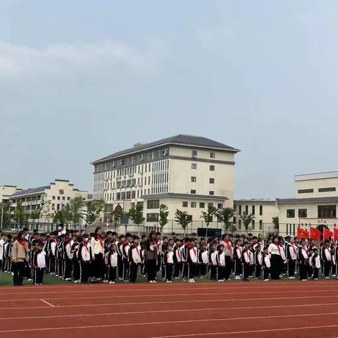 “领巾齐飞扬，逐梦向远方”——记南城县泰伯学校一年级入队仪式