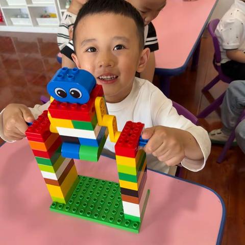 隋氏幼儿园中班乐高：单杠小人