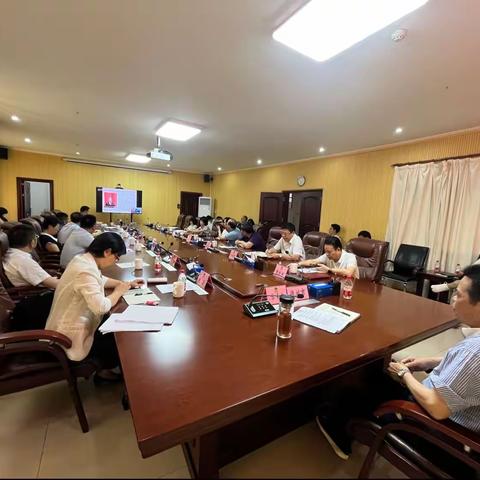 市政协全体干部职工收听收看政协第八届海南省委员会常务委员会第二次会议学习讲座视频会议