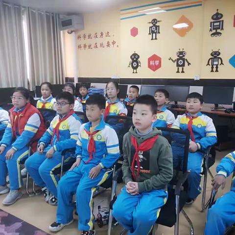 人工智能，无限可能--梁苑小学机器人社团精彩继续