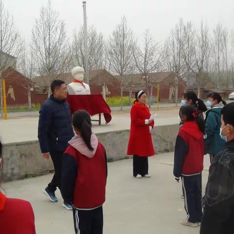 "学雷锋 在行动"主题系列活动四——牵手夕阳红，温暖老人心