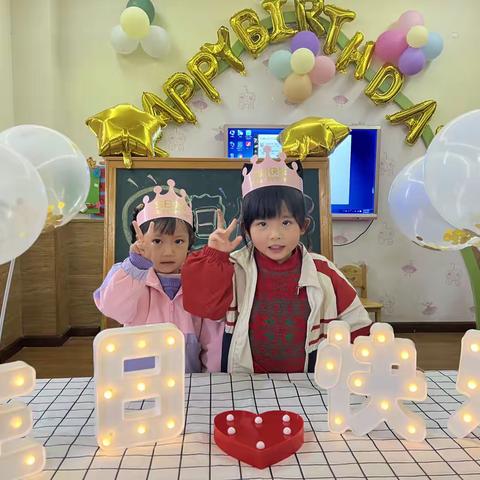 英才坊幼儿园中二班三月生日会🎂