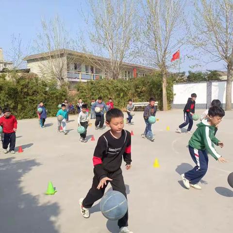 水冶镇南街小学篮球社团活动掠影