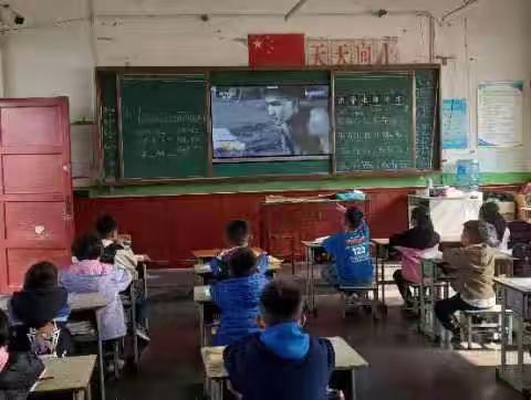 “看雷锋 学雷锋 讲雷锋 唱雷锋”阳光二小雷锋月主题教育