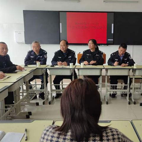 关爱成长   法治护航——林州市第十一中学“千名干警进校园”活动