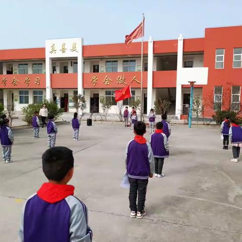 "红领巾我为你自豪"一一任村小学新队员入队活动