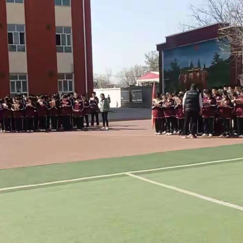 殷切希望寄学子，规范纪律铸辉煌。