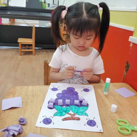 《葡萄熟了》—肥城市实验幼儿园桃苗七班主题手工作品