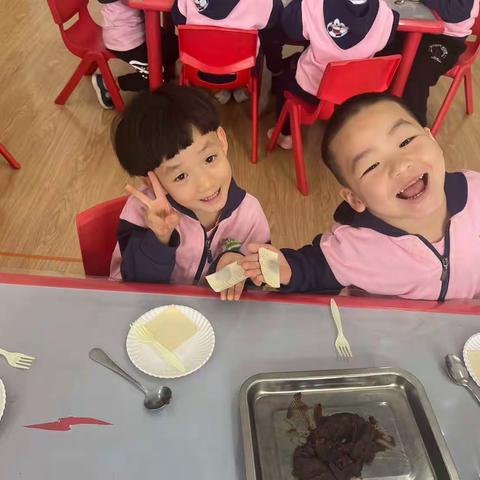 加区幼教中心中二班劳动技能之美食篇——《简易豆沙派》