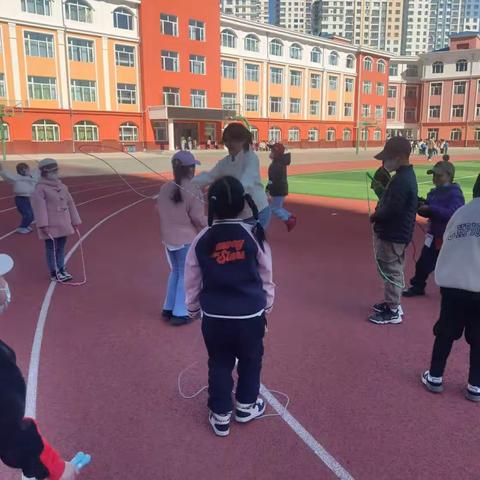 绳采飞扬 跳动童年----一年(10)班大课间精彩瞬间