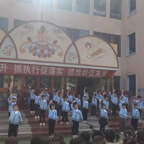 敦煌市第二幼儿园大八班第三小组（不输在家庭教育心里健康）