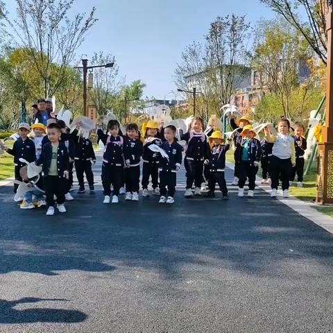 爱在朝夕相伴中——富闽友谊幼儿园中三班 一周活动分享