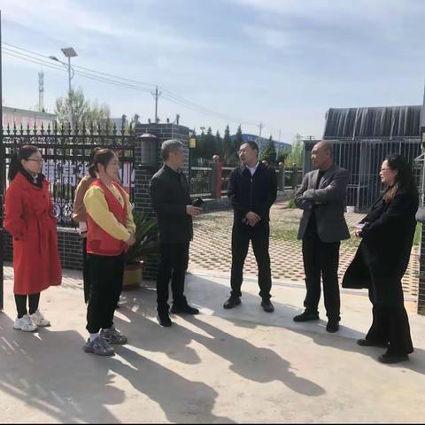 市乡村振兴局副局长王书平等同志到曲沟镇东夏寒火龙果基地调研指导