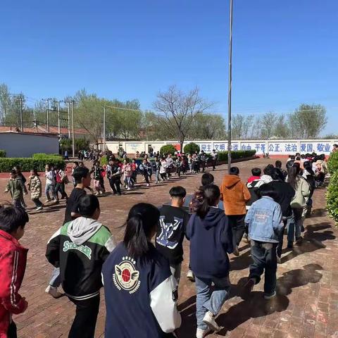 陈官屯小学“一日常规，展现班级风采	！