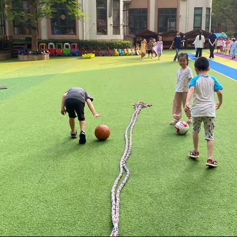 四季康城第二幼儿园大一班晨练第十五周