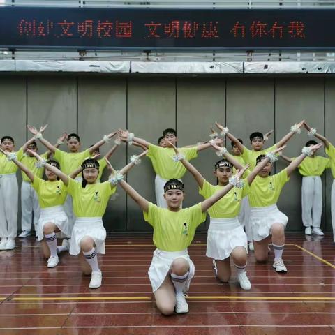 少年追梦 风雨兼程——六年级“一起向未来”韵律操表演