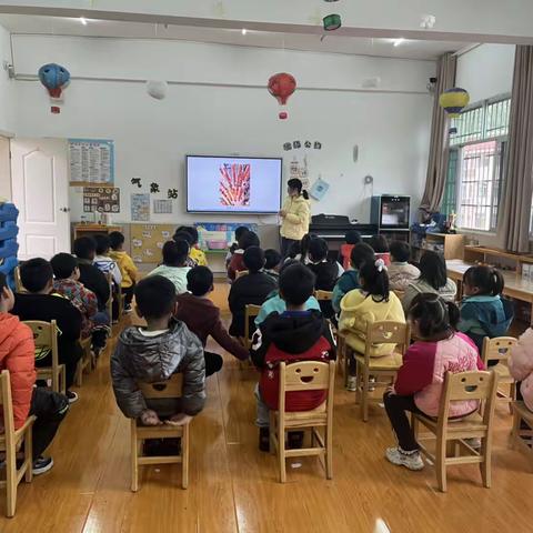 吉首市民族幼儿师范学校附属幼儿园大五班——湘情四季园本课程《制作冰糖葫芦》