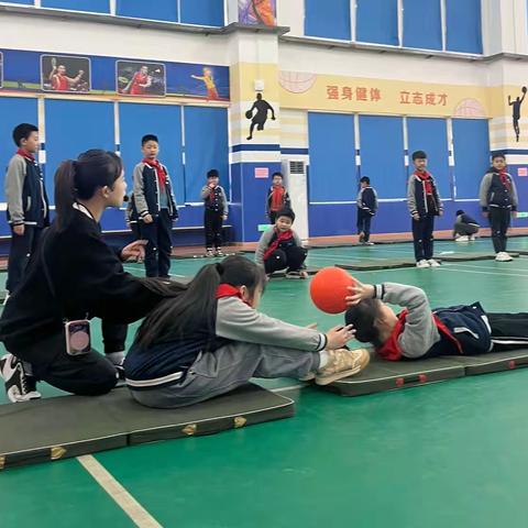 阳光体育抓落实，仰卧起坐展风采