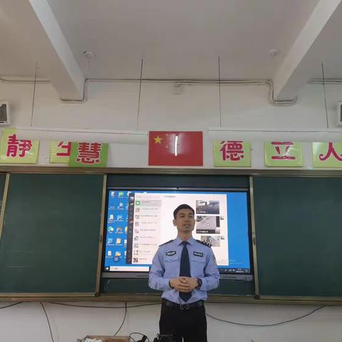 “春风十里”不如“安全有您”——记二5班家长进校宣传交通安全知识