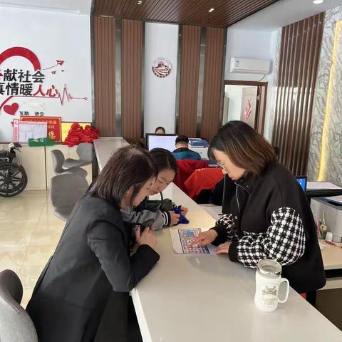 志愿帮扶进社区 为民服务暖人心