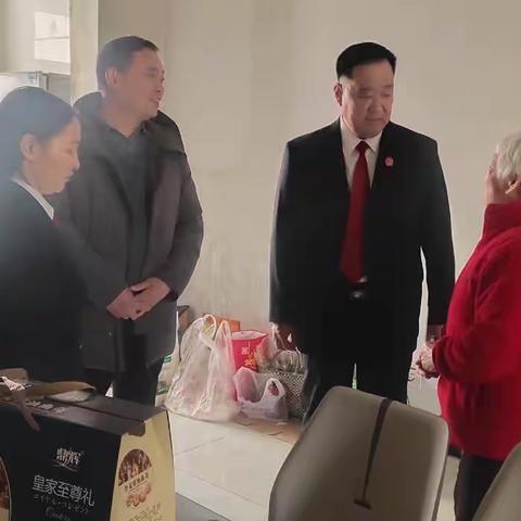 镜湖社区慰问“送温暖”，关怀“暖人心”