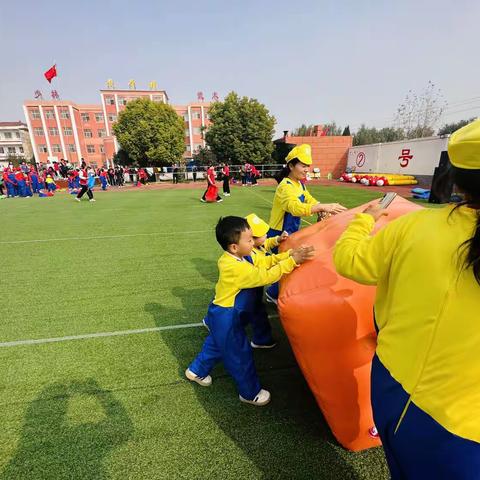 茴村镇超越幼儿园《大五班》今日亲子运动会 （超级玛丽奥）参与是一种快乐 🎉合作是一种幸福🥰陪伴孩子是成长路上最好的礼物🎁半日相约🌸“幼”见成长#亲子运动