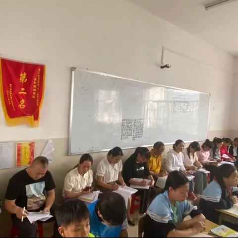 教研引领，共同进步———南宁市武鸣区两江学区小学语文高年级组语文镇级教研活动