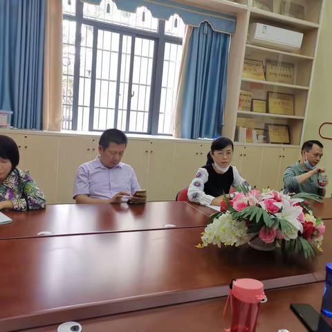 “研读新课标，践行新理念”—记海口市滨海小学专家入校诊断活动