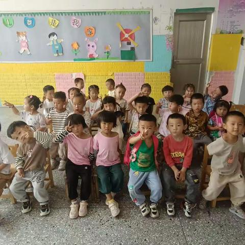 郭湾华龙幼儿园祝小班的小朋友们周末愉快！