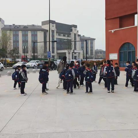 安全入童心 平安伴我行--开封市郑开同城示范区小学防拐骗安全演习活动