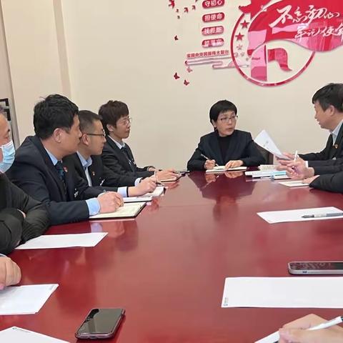 德惠支行党支部书记王文玲行长到人民街召开旺季收官调度会