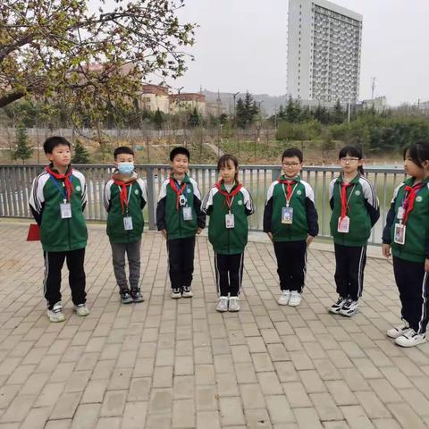 春日暖洋洋，书声更朗朗