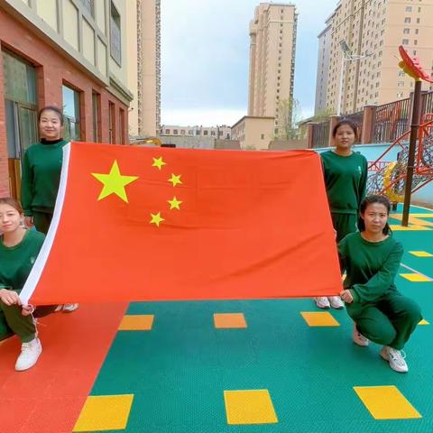 【爱德堡教育】华丽广场幼儿园 庆“五一”                   缤纷炫童年🌈花样器械操