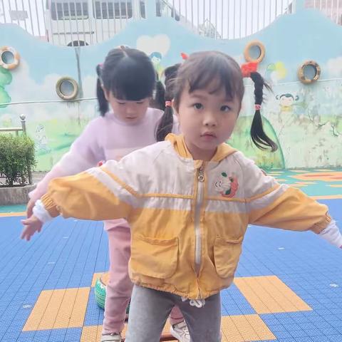 童乐幼儿园小二班第七周生活回顾