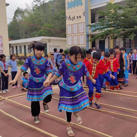 “多彩三月三，浓浓民族情”——扶绥县中东镇新隆小学